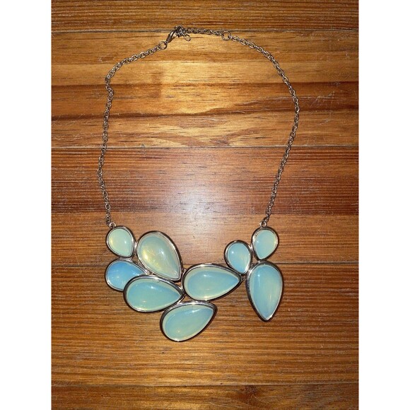 Iridescent Green Teardrop Cluster Statement Necklace 20 inches - Picture 8 of 9